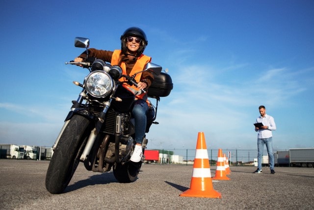Moped fahren ab 15: Kosten, Fahrprüfung, Versicherung - AUTO BILD