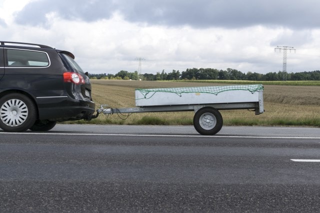 Auto als Anhänger hinter Wohnmobil - Anhänger und Pkw-Garage