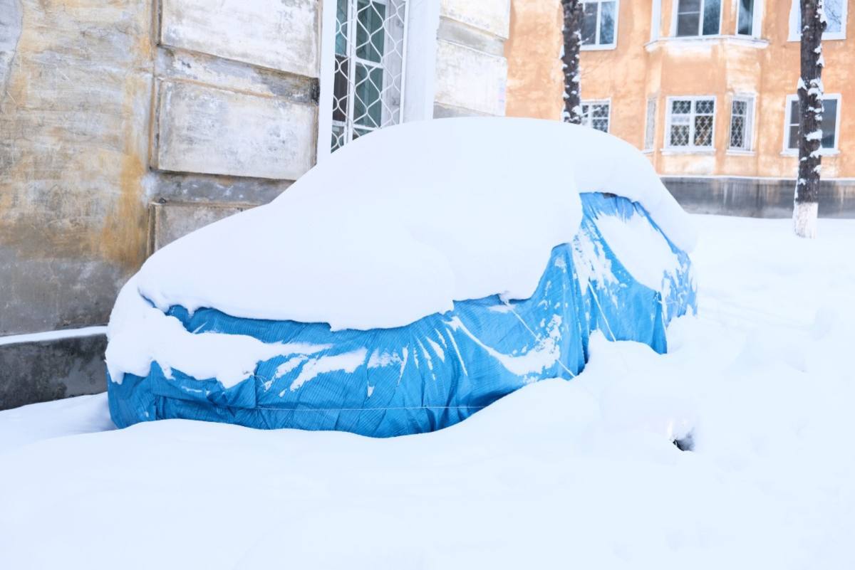 Auto im Winter draußen parken: Das solltest du wissen