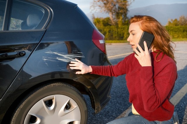 Wenn man beim Vorbeifahren ein Auto streifen würde, dann wären